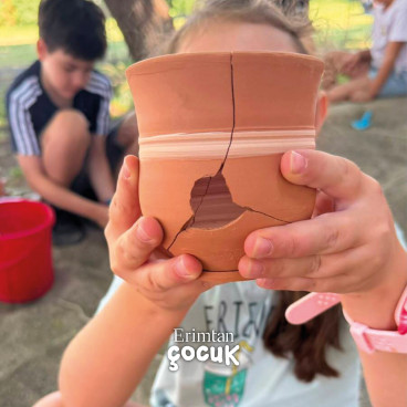 Küçük Arkeologlar Kazıda